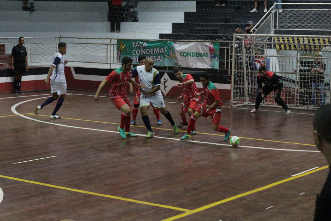 Leia mais sobre o artigo Primeira rodada da Taça Condemat de Futsal tem 28 gols