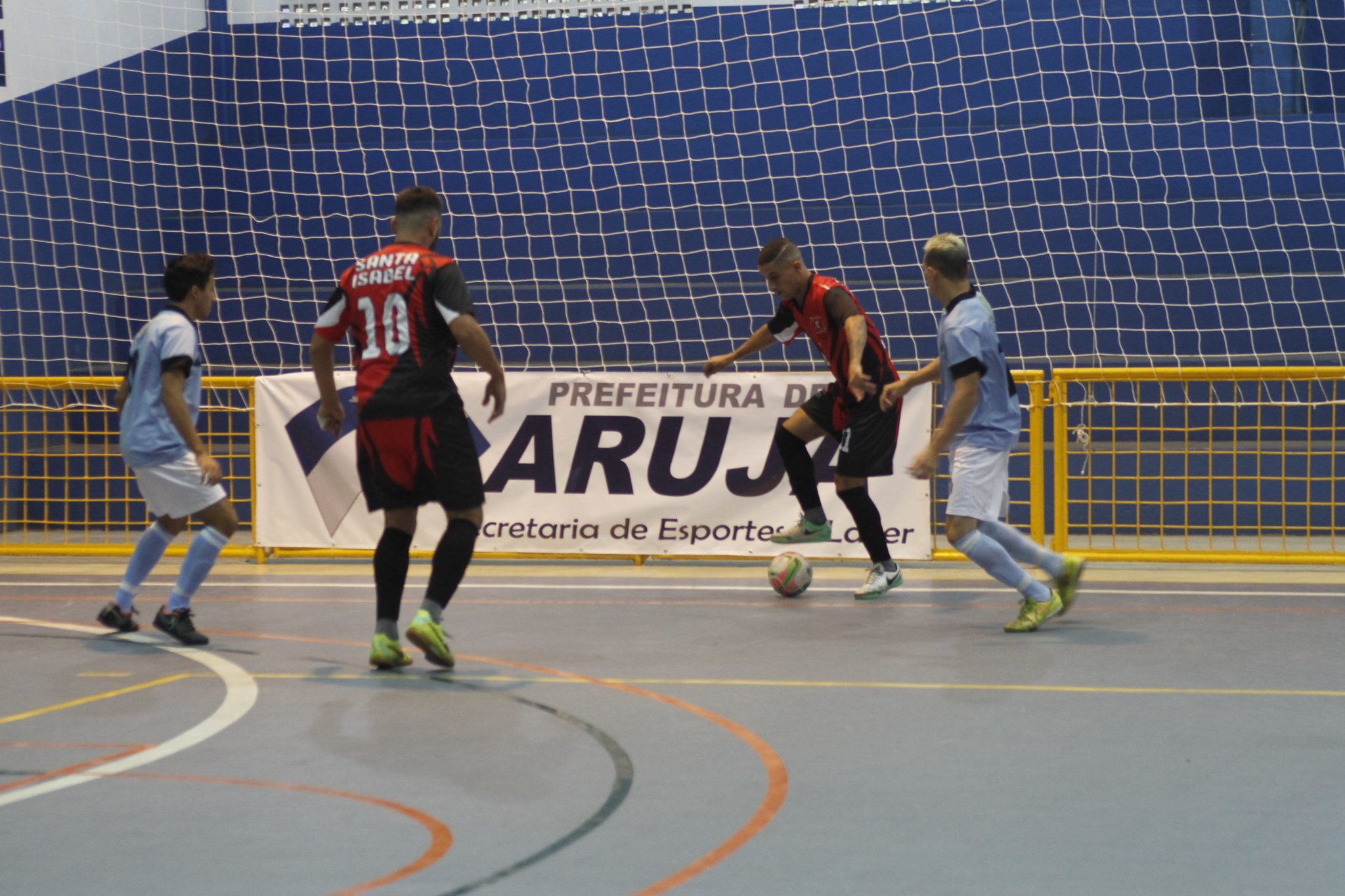 Arujá e Suzano são as cidades finalistas da Taça CONDEMAT de Futsal