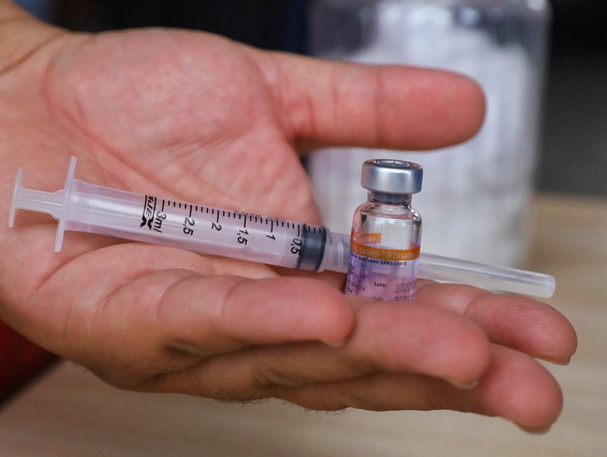 Leia mais sobre o artigo Bandeira do CONDEMAT, trabalhadores das forças de segurança e educação serão vacinados