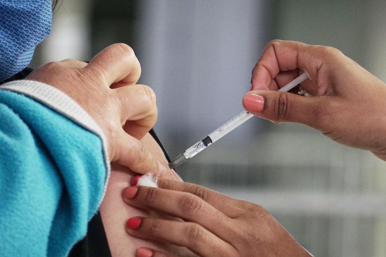 Você está visualizando atualmente Região recebe novo lote de vacinas para pessoas de 35 e 36 anos
