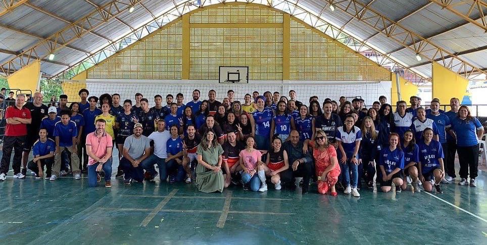 Leia mais sobre o artigo <strong>Santa Isabel sai na frente na 2ª Taça de Voleibol “Mitio Kawaguti”</strong>