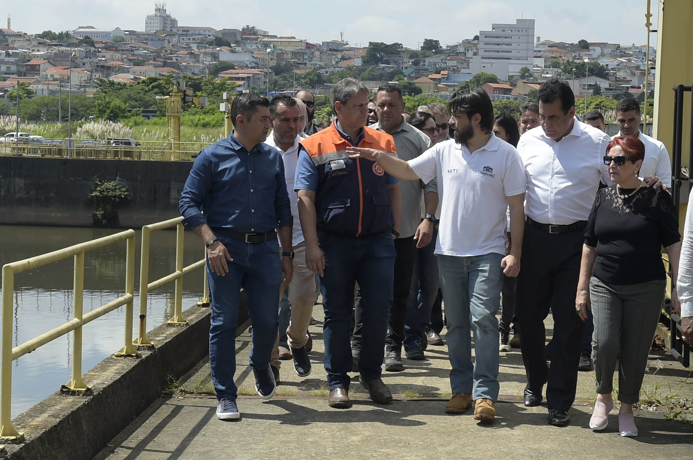 Leia mais sobre o artigo <strong>Governador Tarcísio de Freitas visita a região para discutir soluções para as cheias do rio Tietê e apoio aos municípios</strong>